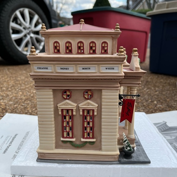 Department 56 Christmas In The City Series "Heritage Museum Of Art" #58831 - Picture 4 of 15